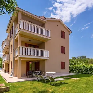 apartments-villa-mike.primorje-gorskikotar.com/