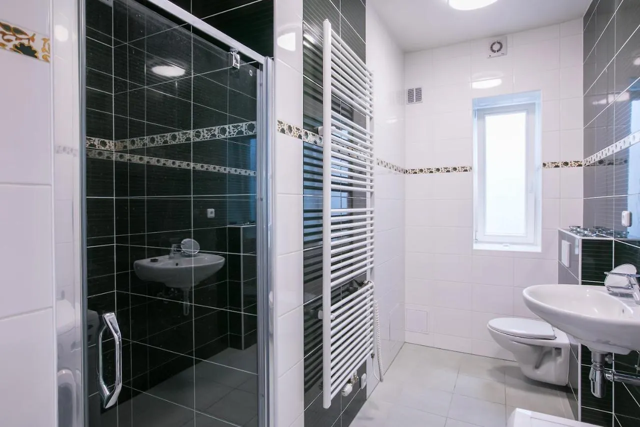 פראג Cozy Apartment In Quiet Courtyard Near Charles Bridge 0*,  צ'כיה