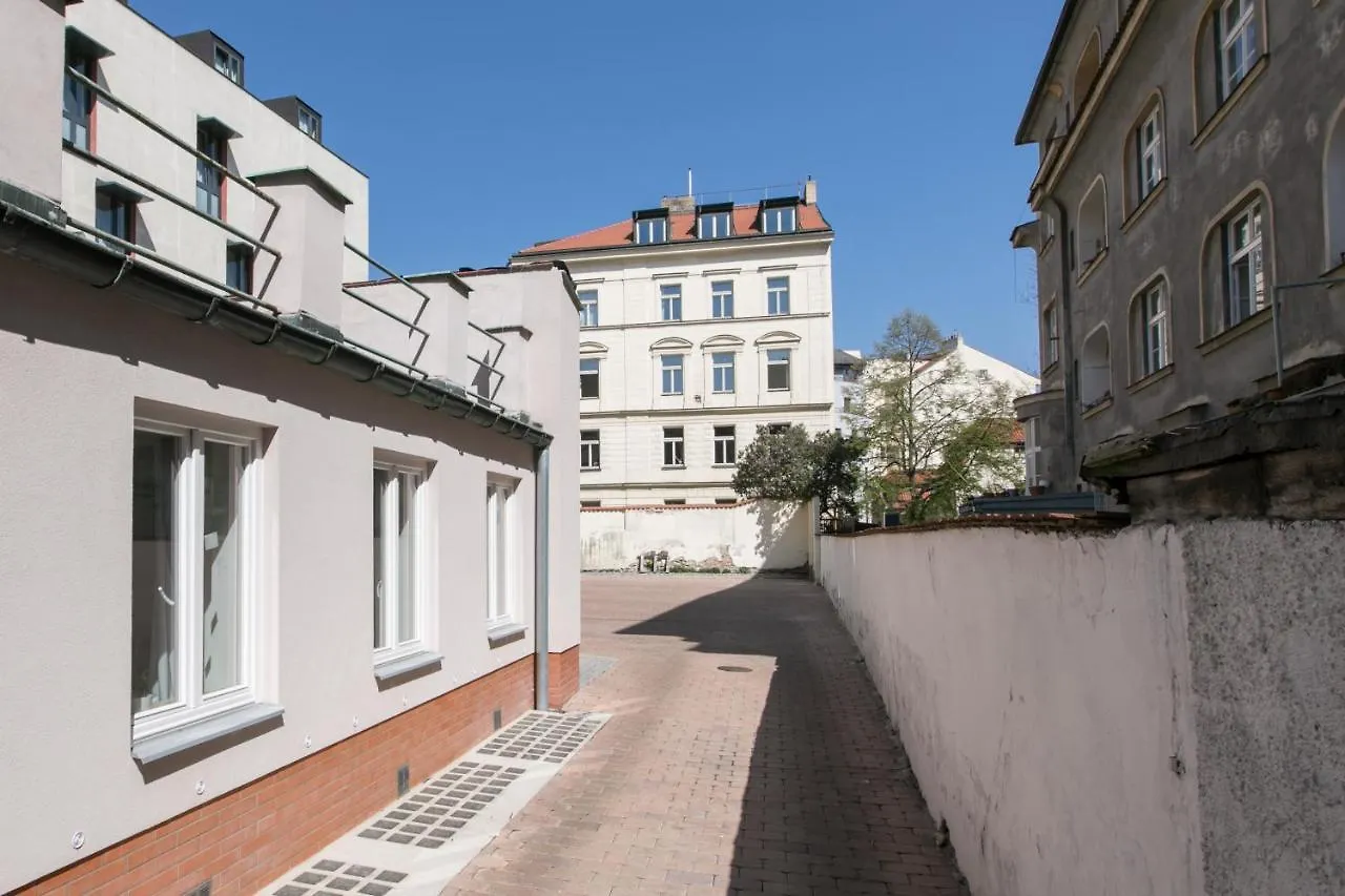 פראג Cozy Apartment In Quiet Courtyard Near Charles Bridge