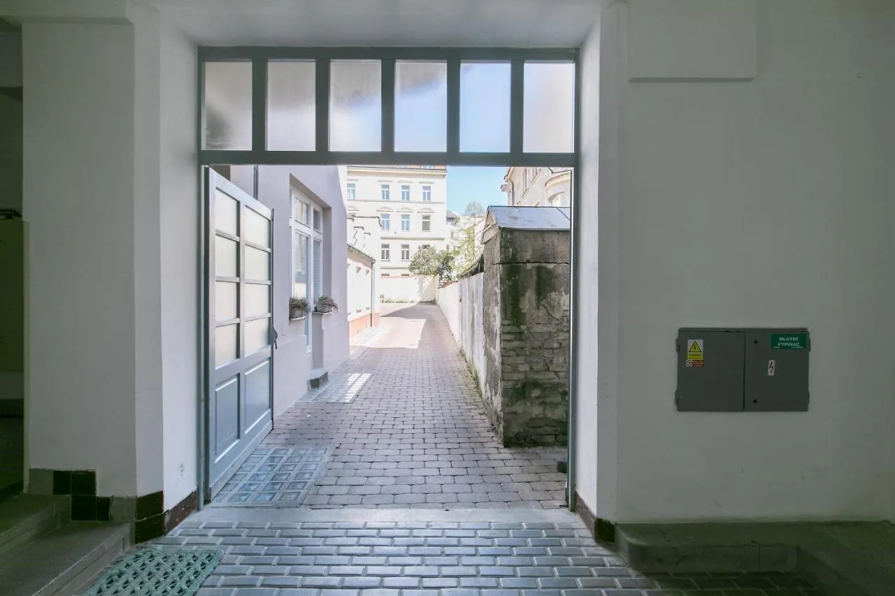 פראג Cozy Apartment In Quiet Courtyard Near Charles Bridge צ'כיה